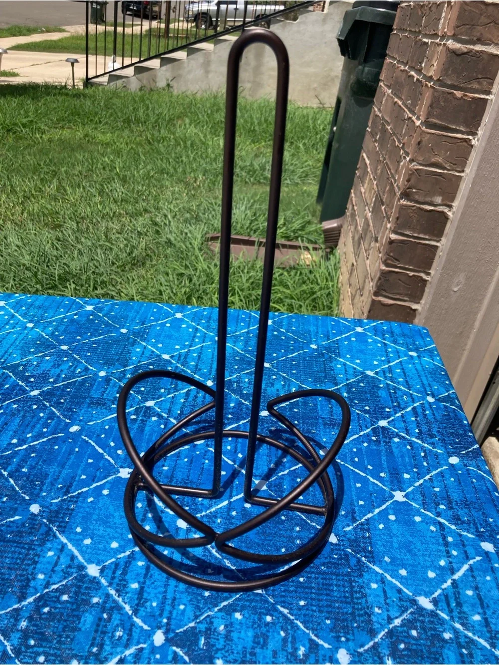 Metal Paper Towel Holder in Dark Bronze